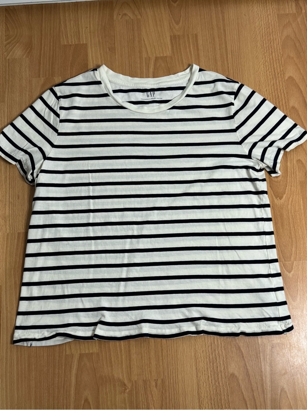 GAP Women’s White and Navy Striped Short-Sleeve Crew Tee